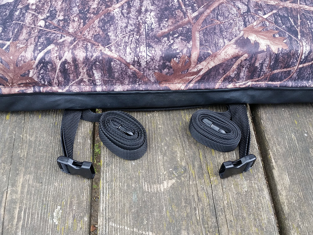 Detailed photo of the Camper Lux mattress of the fabric and the rolling and carrying straps