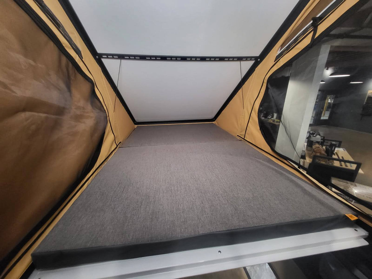 Overland vehicle with pioneer mattress