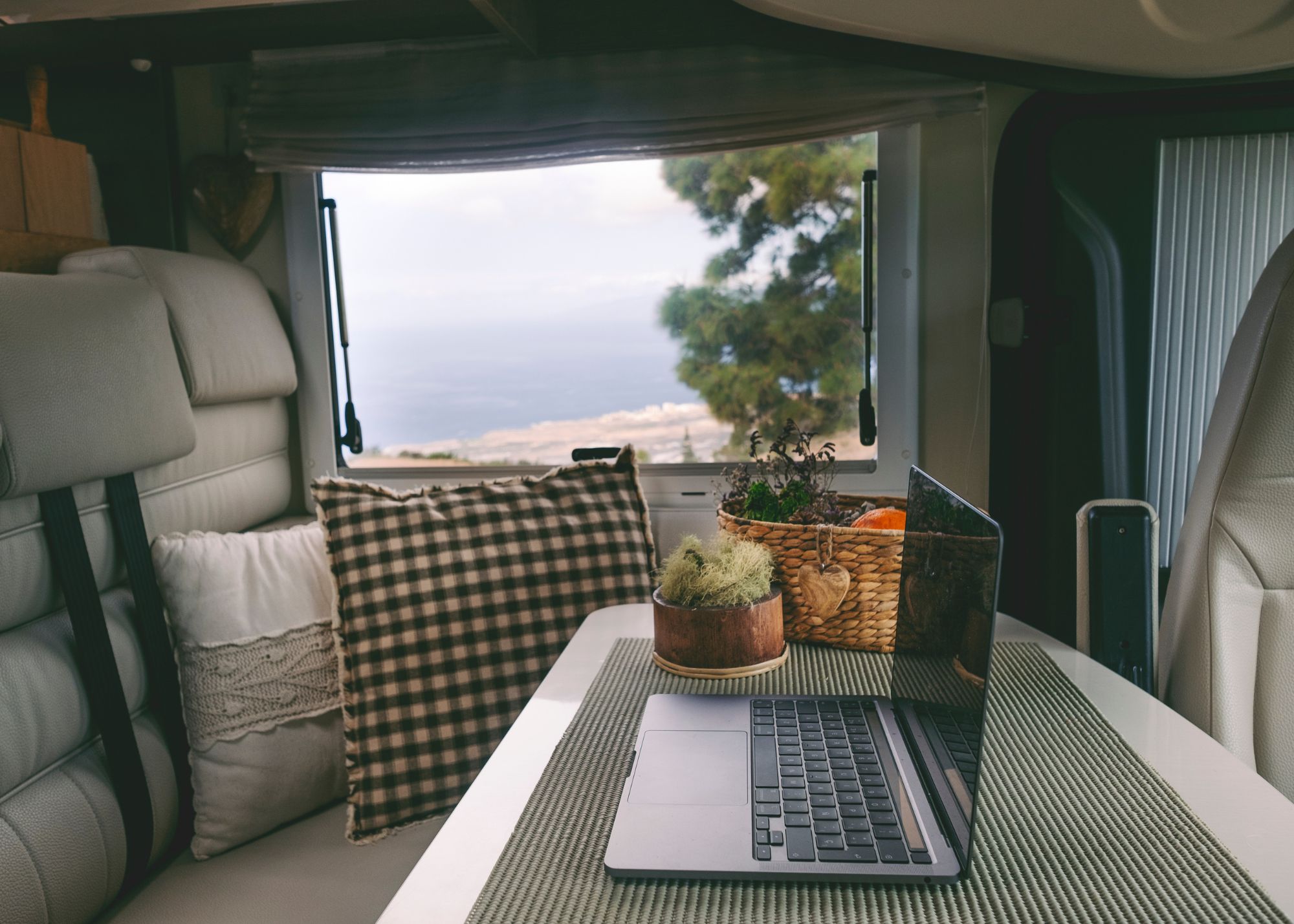 Dinette Van Office